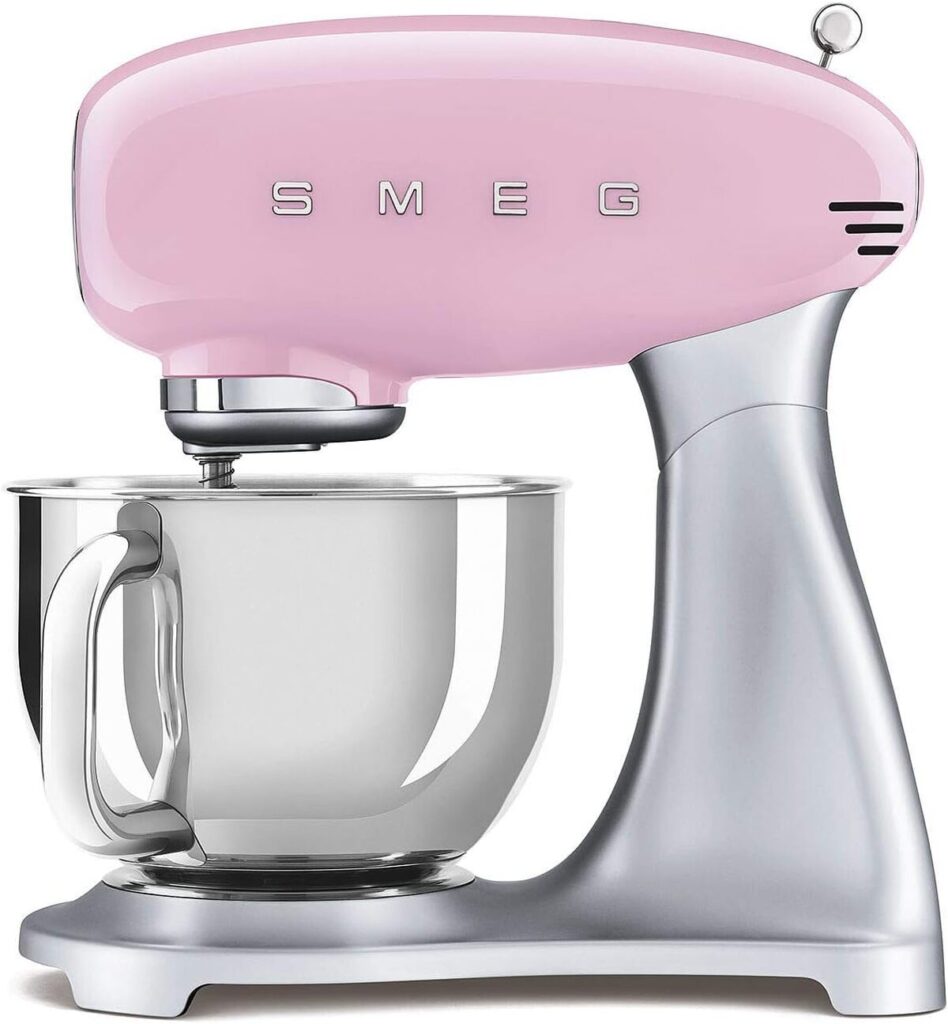 Test du robot pâtissier Smeg SMF02PKEU : puissance et élégance en cuisine