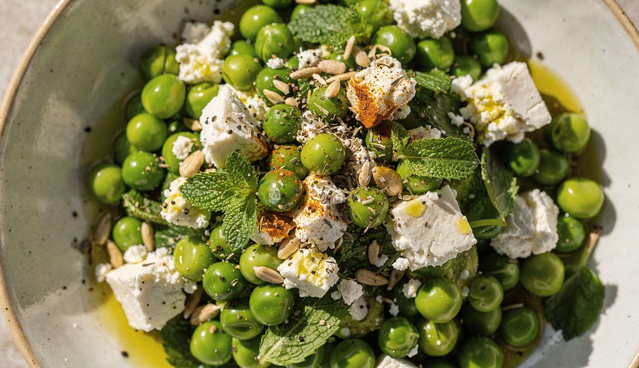 Salade de petits pois à la feta vegan : recette santé
