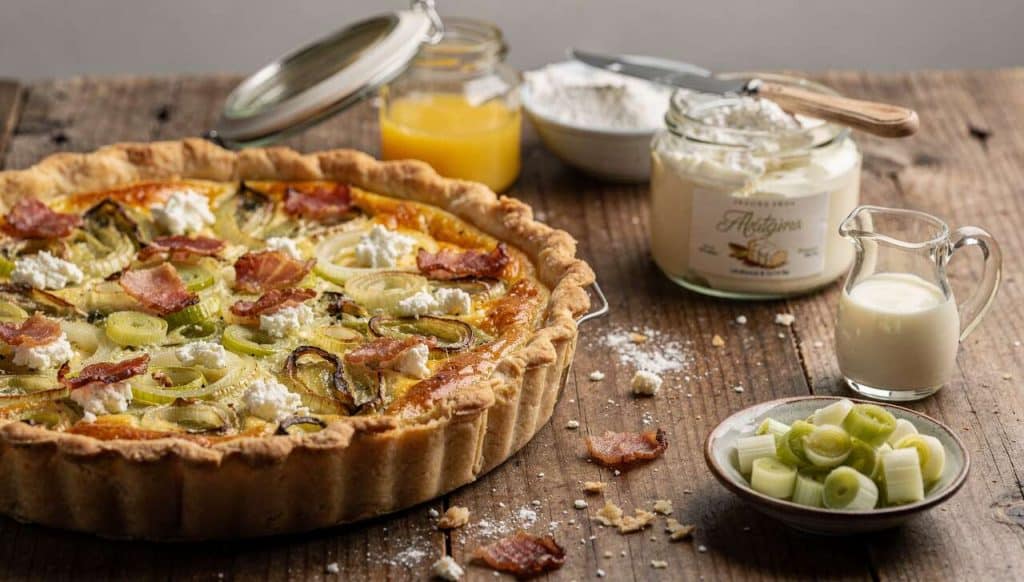 Quiche au poireau, chèvre et jambon sec : recette facile