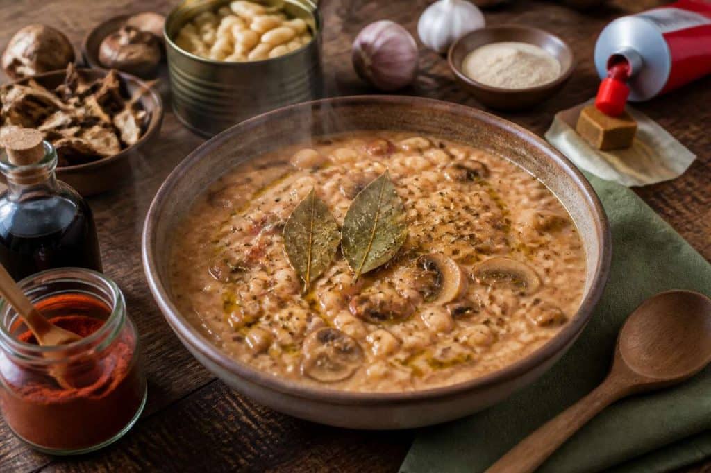Ragoût de champignons et haricots blancs : recette saine et savoureuse