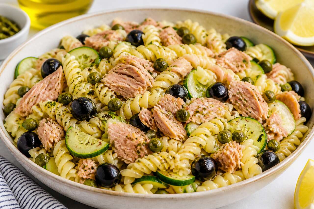 Salade de pâtes au concombre et thon fumé