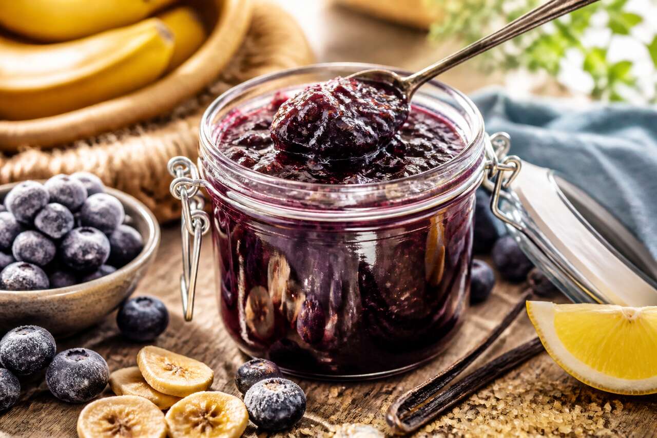 Confiture maison myrtilles-banane : recette facile et savoureuse