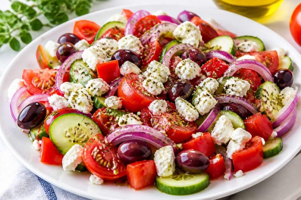 Salade de crudités à la feta : une recette fraîche et gourmande