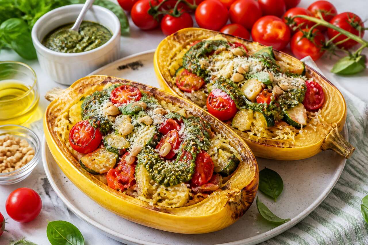 Courge spaghetti farcie aux légumes et pesto : savoureuse et saine